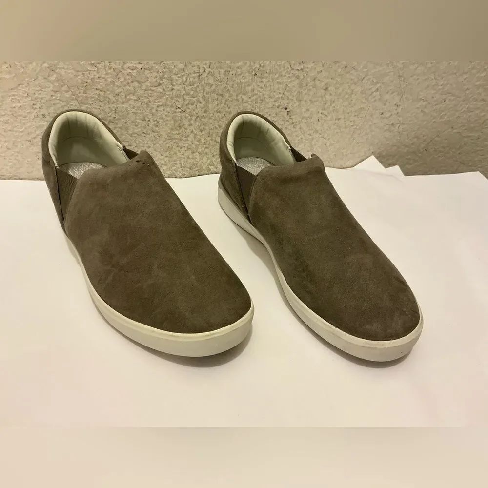 NWOB Kizik Womens Vienna Slip On Sneakers Size 6.5 Gray Suede Hands Free Comfort